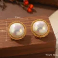 Boucles d'oreilles perles irisées élégantes avec bordure dorée, diamètre de 2,5 cm - Boucles d'Oreilles Perle Bordure Tressée Dorée (E4-14264F-5000)