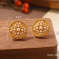 Élégantes boucles d'oreilles rondes dorées avec fleurs en perles, diamètre 2,0 cm - Boucles d'oreilles perles fleurs ajourées vintage français (E4-20494-5000)