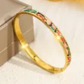 Eleganter vergoldeter Edelstahl-Armreif mit vielfältigen bunten Emaille-Symbolen - Vierfarbiger Abstrakter Stil (6MMSZ709) / 6mm Breite