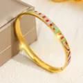 Eleganter vergoldeter Edelstahl-Armreif mit detailreichem, buntem Emaille-Muster - Bunter abstrakter geometrischer Stil (6MMSZ712) / 6mm Breite