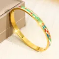 Eleganter goldener Edelstahl-Armreif mit bunten geometrischen Emaille-Symbolen - Böhmischer geometrischer Stil (6MMSZ713) / 6mm Breite
