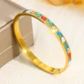 Eleganter vergoldeter Edelstahl-Armreif mit bunten floralen Emaille-Mustern - Blumen-Reben-Stil (6MMSZ731) / 6mm Breite