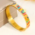 Luxuriöser goldener Edelstahl-Armreif mit lebhaftem buntem Emaille-Geometriemuster - Bunter Geometrischer Symbolstil (SZ728) / 10mm Breite / Gold