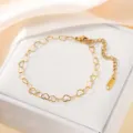 Elegantes vergoldetes Edelstahlarmband mit zarten herzförmigen Gliedern - Gold