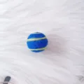 Handgemaakte blauwe wollen viltbal met groene strepen voor DIY kerstversieringen - Blauw Geel-Groen Spiraal Stijl (03)