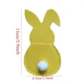 Vue détaillée du range-couverts lapin de Pâques en feutre jaune avec les dimensions - Jaune