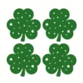 Cuatro posavasos de fieltro verde con forma de trébol y detalles sobre fondo blanco - Juego de 4 / Verde Navidad