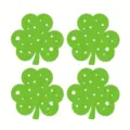 Vista detallada de cuatro posavasos de fieltro verde con diseño calado de trébol - Juego de 4 / Verde Fruta