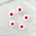 Handgemaakte wollen viltbloemen voor doe-het-zelf knutselaccessoires. - 5 Stuks / Wit