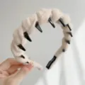 Winter beige gebreide hoofdband met antislip tanden voor modieuze haarstijlen - 毛线缠绕带齿款式(S476) / Melkthee Kleur
