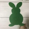 Green felt bunny cutlery holder with heart cutout for Easter festive table decoration - Heart Rabbit Style / Green