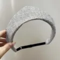 Gros plan d'un serre-tête couronne en tweed vintage avec sangle réglable - Taille ajustable / 燕麦色+小香风皇冠发带