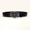 Ceinture en cuir gaufré style vintage avec boucle en métal ornée pour femmes et hommes. - S - 105 cm / Style D : boucle argent vieilli 3,8 cm et ceinture noire
