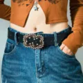 Eleganter Damen Taillengürtel mit Strass Schnalle und Prägung für Jeans und Kleider. - Stil 12