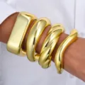 Conjunto de brazaletes de resina dorada gruesa con acabado espejo y formas únicas - Estilo Exagerado Dorado Grueso de 4 Piezas (6612101HB)