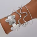 Juego único de pulseras apilables plateadas con flores y ondas para mujeres con estilo - Juego de 4 Brazaletes Apilables de Flor y Onda Plateada(6573902HB)
