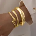Brazalete grueso de resina dorada con acabado espejo exagerado para moda de mujer - Juego de Brazaletes Gruesos Apilables Espejo Dorado (6526501HB-)