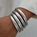 Brazaletes anchos plateados efecto espejo de resina acrílica para mujer elegantes - Juego de 5 Brazaletes Anchos Abiertos de Espejo Plateado Brillante (6546702HB) / 5 Piezas / Plateado