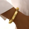 Brazalete abierto de resina acrílica dorada con acabado de espejo para mujer moda - Brazalete Dorado de Tubo Grueso Segmentado (6641001-Grueso)