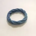 Hoogwaardig dik en breed naadloos elastisch haarelastiekje in de kleur lichtblauw - Brede Geribbelde Blauw