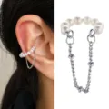 Ear cuff vintage de perlas sintéticas con cadena plateada para orejas sin piercing, elegante - Estilo de Perla Artificial con Doble Cadena Plateada (55284) / Plateado