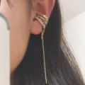 Elegante ear cuff dorado de triple capa con perla, cristal y cadena larga de borla - Estilo de Flecos Multicapa con Perla Artificial Dorado (5523601) / Dorado