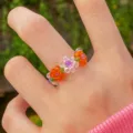 Kleurrijke elastische kristallen kralen bloemenring voor dames, in oranje en paars - Bloemen Stijl (5471706)