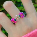 Handgemaakte kleurrijke kristallen kralen bloemenring met elastische band voor dames - Bloemvorm (5471707)