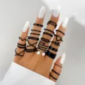 Elegante set de 22 anillos negros vintage con diseños de corazón y mariposa para mujer - 22-Piece Punk Style (5591903) / Negro