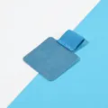 Blauwe lederen zelfklevende penhouder voor notitieboekje, elastisch potloodclipje. - Hemelsblauw