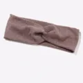Gestricktes, gedrehtes, breites Stirnband in kaffeebraun für Herbst und Winter - Modell 3877-1 / Kaffeebraun