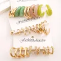 Elegantes Set mit goldenen Creolen, Perlen und marmorierten Harzakzenten auf Karten - Gold Twist Farbharz Kombi (5600101HB)