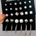 Silberfarbenes gemischtes Ohrring-Set mit Perlen und gedrehten Creolen auf schwarzer Karte - Silbernes Herz und Künstliche Perlen Strass Ohrring Set (5601301HB)