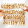 Mehrteiliges Set aus goldenen Creolen und Perlenohrsteckern in geometrischen Designs - Gold Große Kapazität Multi-Stil Twist Runde Ohrring Set (5670901HB)
