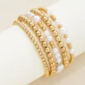 Elegante gouden en witte parelarmbandset voor chique gelaagdheid en juwelenstyling - Gouden Stijl (6174401HB)