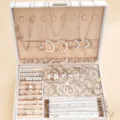 Silberfarbenes Schmuckset aus Legierung mit Perlenimitaten und Schmetterlings-Herz-Designs. - 6244801HB款式