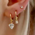 Elegante conjunto de pendientes bañados en oro con dijes de corazón y circonitas - Juego de pendientes dorados con colgante de corazón y redondo (6399201HB) / 8.79