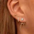 Elegante juego de 4 pendientes de cobre bañados en oro con lazos, perlas y detalles de strass. - Estilo de pendientes dorados con lazo y perlas artificiales de 4 piezas (6463001HB) / 5.66