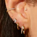Elegante juego de 4 pendientes de circón chapados en oro con tachuelas y aros - Juego de 4 Piezas de Pendientes de Hoja con Strass (6480901HB) / Dorado