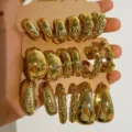 Juego de pendientes de aro geométricos dorados con diseños retorcidos y de lágrima - Juego de Pendientes Geométricos Trenzados Metálicos (6729401)