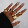 Set de anillos apilables bohemios vintage dorados con piedras de ámbar para mujer - Juego de Gemas Arrugadas (6548101HB)