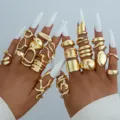 Conjunto de anillos bohemios vintage dorados para mujer con diseños apilables y pulidos - Estilo de líneas de lava (6538802HB)