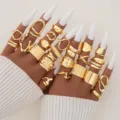 Conjunto de anillos dorados de estilo bohemio vintage para mujer con diversos diseños artísticos - Estilo de Lava Irregular (6598101HB)