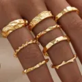 Juego de anillos apilables dorados bohemios vintage con texturas martilladas únicas - Estilo Arrugado Irregular (6648101HB)