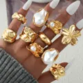 Conjunto de anillos dorados de estilo bohemio vintage con perlas y flores para mujer - Estilo Floral de Perla Artificial Irregular (6654801HB)