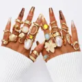 Conjunto de anillos apilables estilo bohemio vintage dorado para mujer con flores y perlas - Juego Floral de Perlas Artificiales y Gemas (6683401HB)