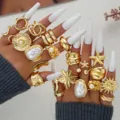 Set de anillos bohemios vintage dorados con perlas, motivos de sol y estrella para mujer - Juego de Perlas Sol y Estrella de Mar (6672601HB)