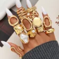Juego de anillos dorados de estilo bohemio con diseños vintage y perlas - Juego de Perlas Artificiales Irregulares con Textura de Lava (6703501HB)