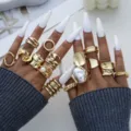 Set de anillos bohemios vintage dorados para mujer con diseños de estilo apilable - Juego de Ondas Irregulares de Perla Artificial (6691001HB)