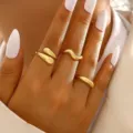 Set de 3 anillos de oro retro minimalistas para mujer con diseño orgánico ondulado - Juego entrelazado de ondas y lágrimas (6237801)